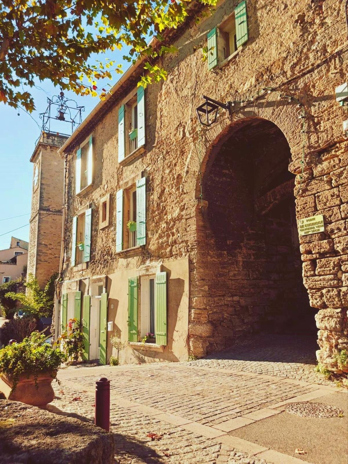 L'Appartement De L'Arche Châteauneuf-de-Gadagne Exterior photo