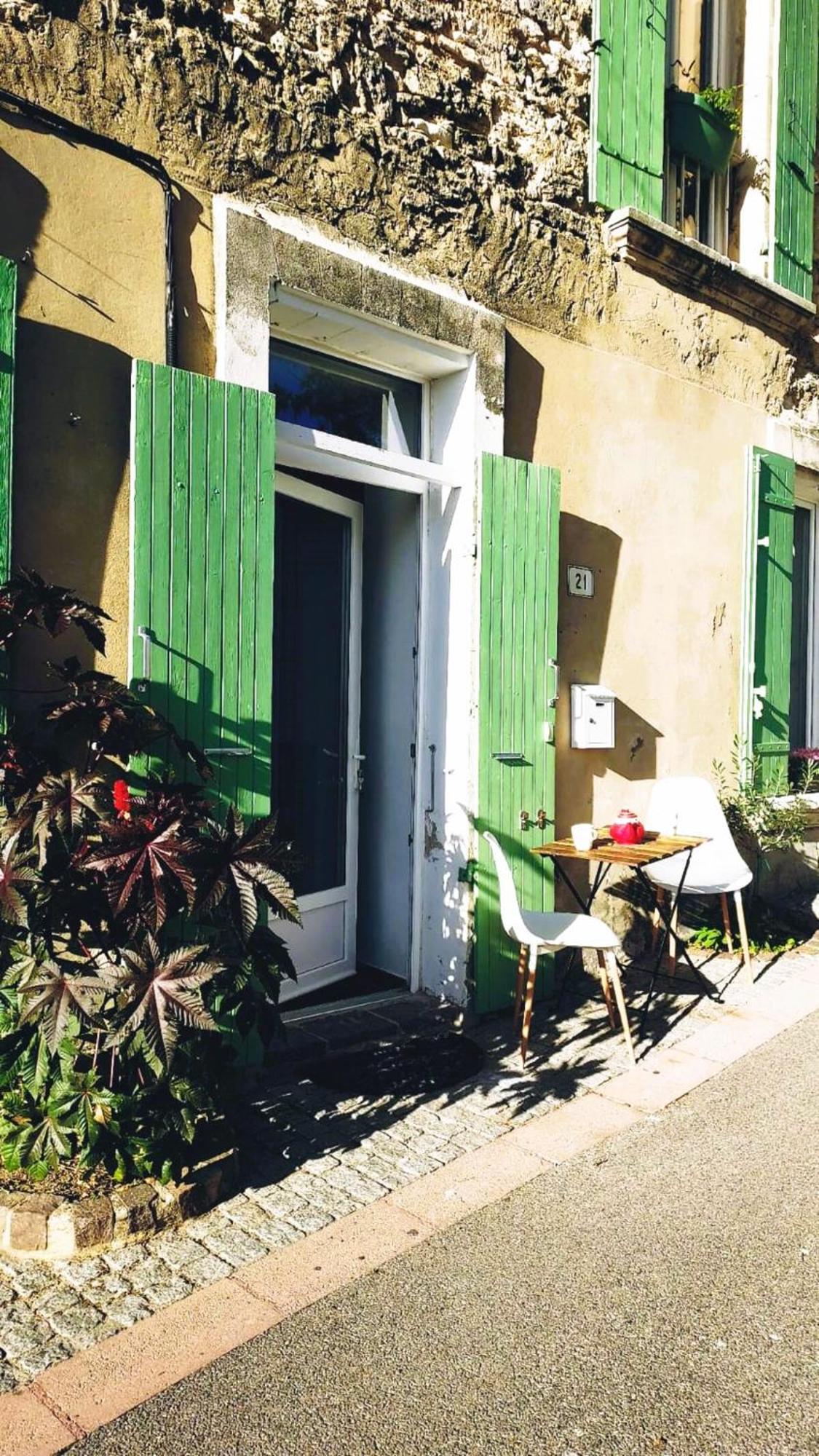 L'Appartement De L'Arche Châteauneuf-de-Gadagne Exterior photo
